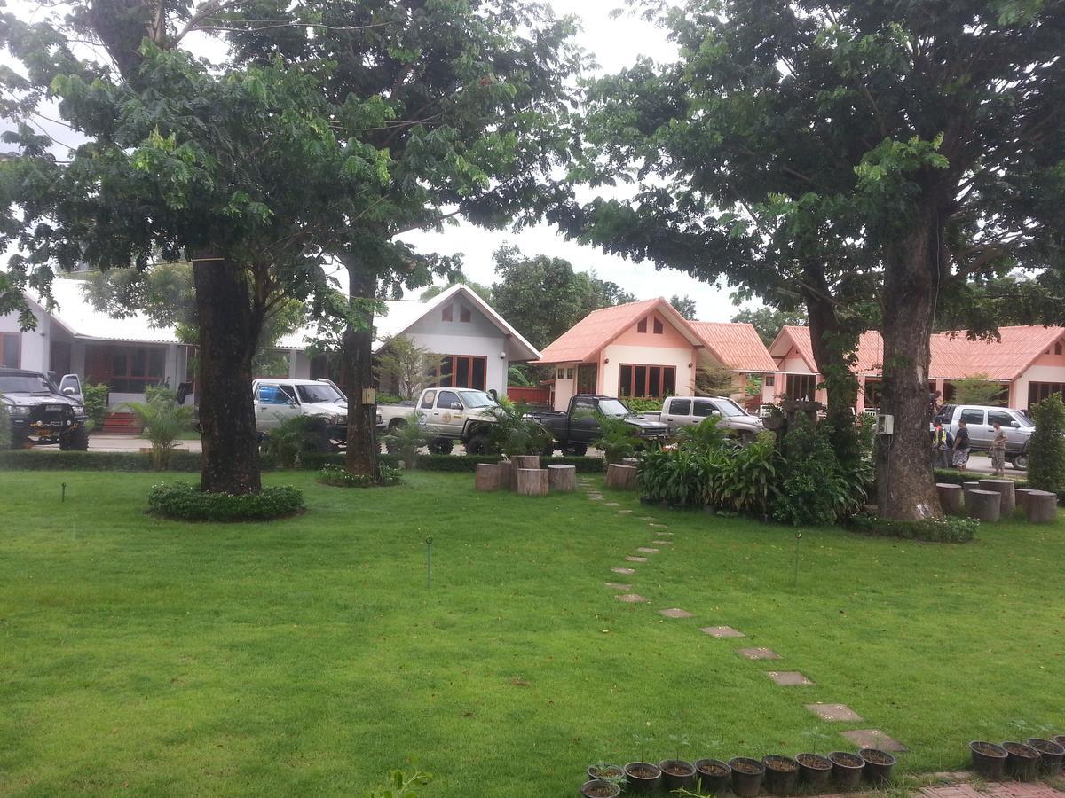 Bansuansiriwat Hotel Ban Tak Exterior photo
