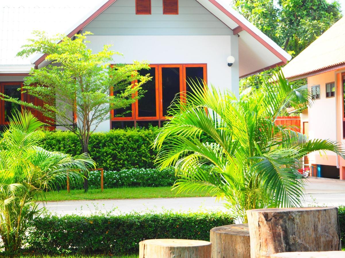 Bansuansiriwat Hotel Ban Tak Exterior photo
