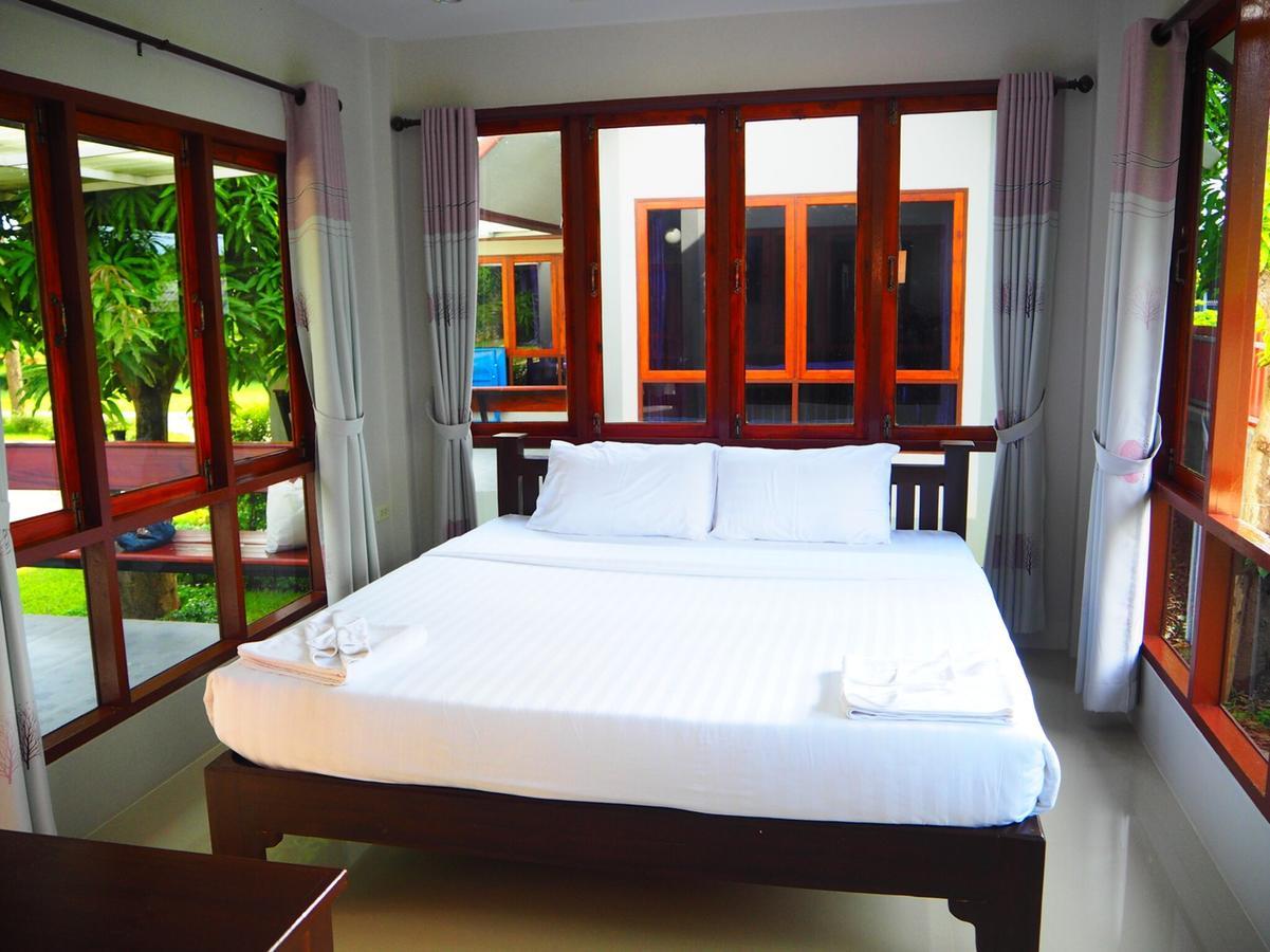 Bansuansiriwat Hotel Ban Tak Exterior photo